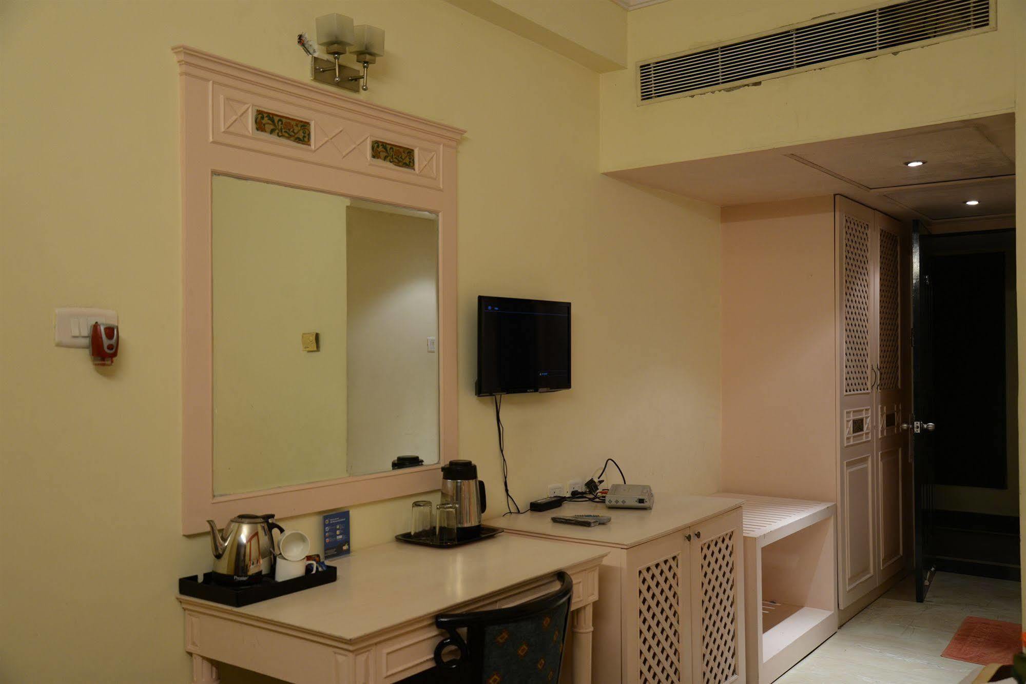 Glm Meridian Chennai Exterior foto