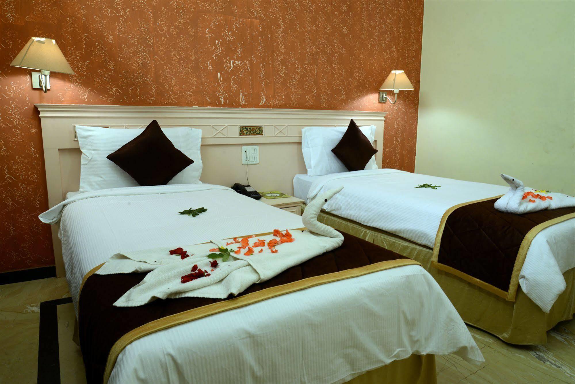 Glm Meridian Chennai Exterior foto